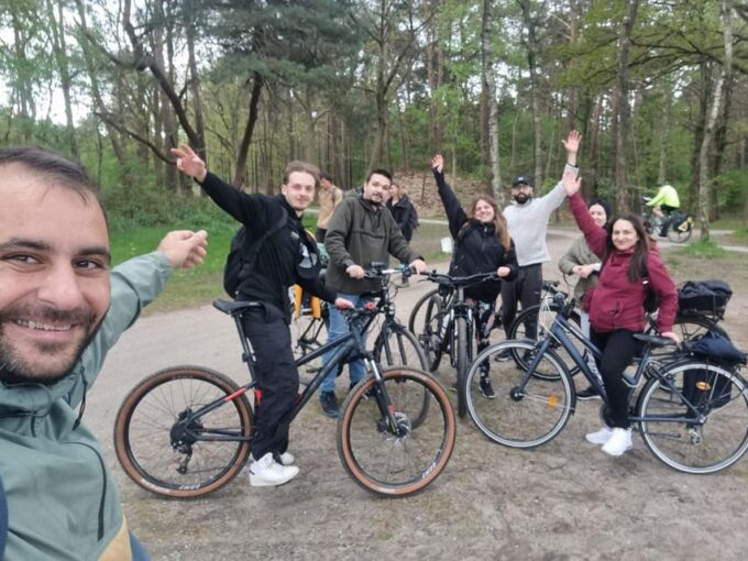 Urban ECO Cycle in Liberal Amsterdam:History,Culture,H.Gems - Making New Friends on the Tour