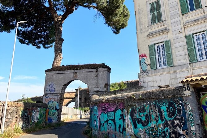Urban Hike to the Aqueduct Park in Rome - Group Size and Accessibility