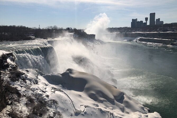 USA Winter Journey: Crossing Borders to Experience Niagara Falls - Exploring the Cave of the Winds