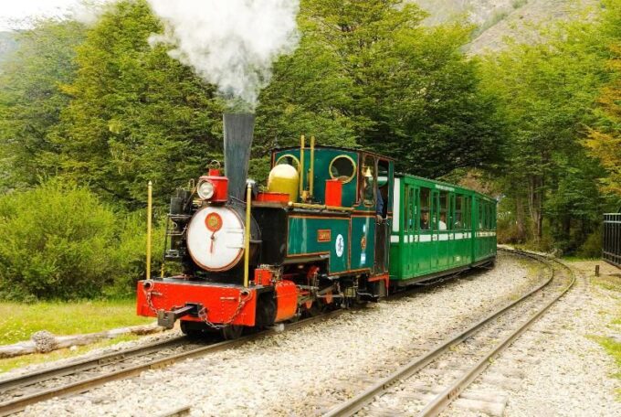 Ushuaia: End of the World Train Ride & Tierra Del Fuego Park - Photography Opportunities