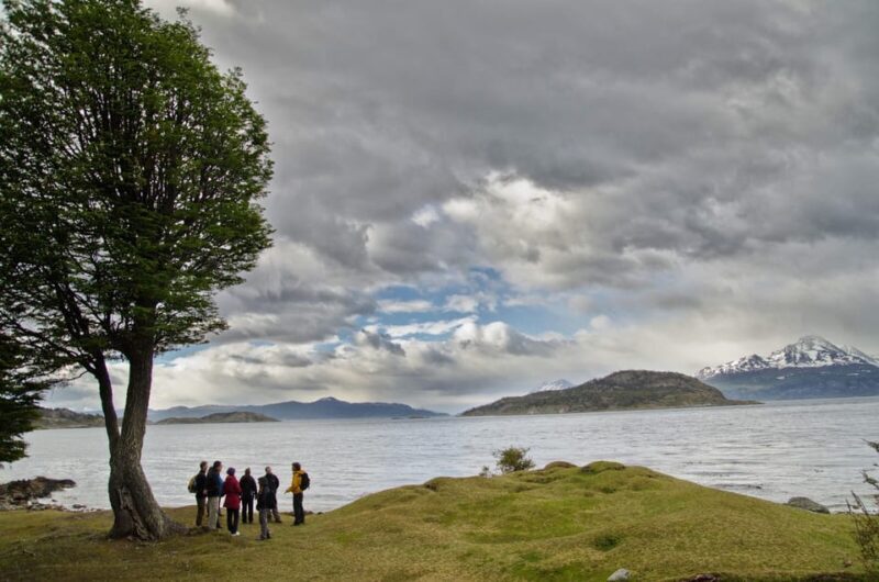 Ushuaia: Heart of the Island 2-Day Trekking & Rowing Tour - Participant Requirements
