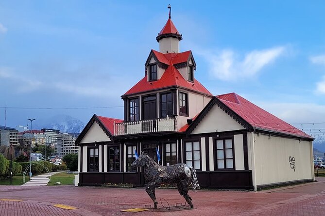 Ushuaia Walking Tour With Tastings of Tierra Del Fuego - Key Points