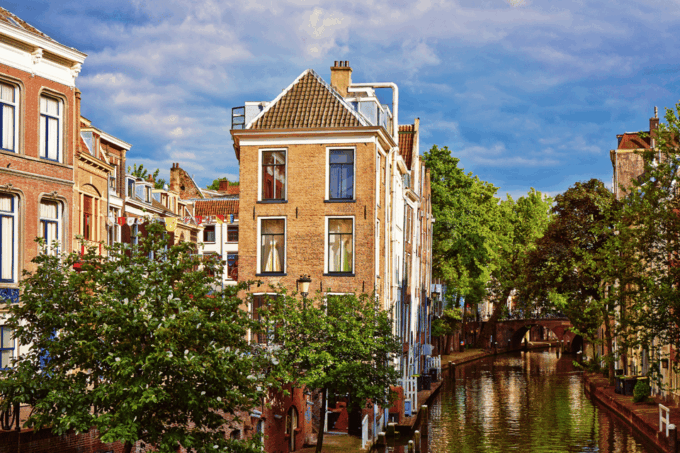 Utrecht: App Guided Tour With Puzzles - Booking and Cancellation Policy