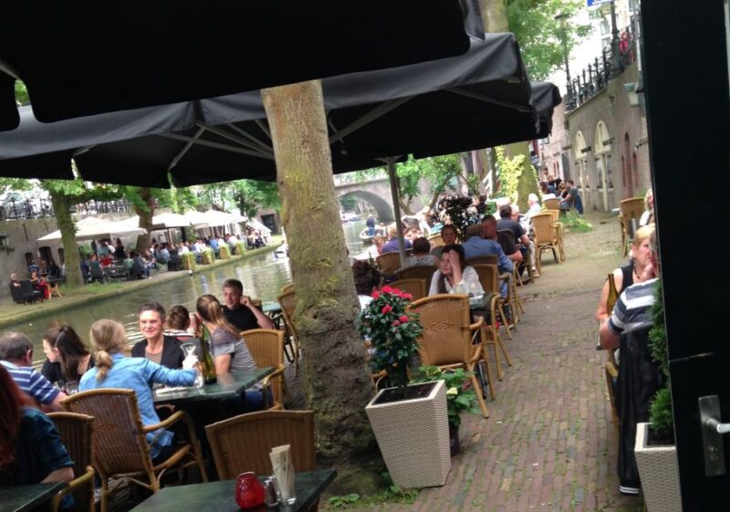 Utrecht: City Boat Tour & Balkan Restaurant Lunch OR Dinner - Live Guidance
