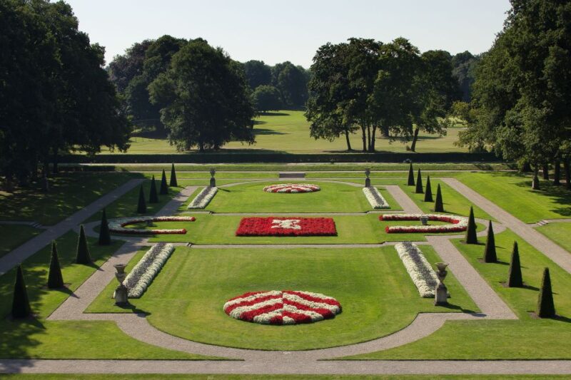 Utrecht: De Haar Castle Gardens Entrance Ticket - Garden Features and Attractions