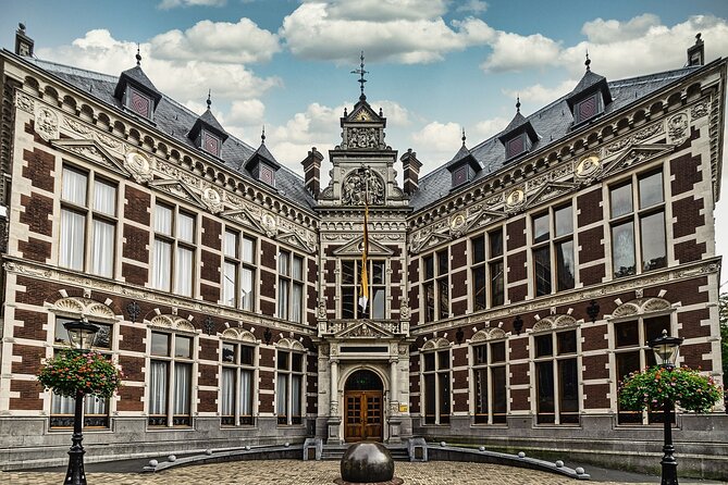 Utrecht Private Walking Tour With A Professional Guide - Exploring Utrechts Rich History