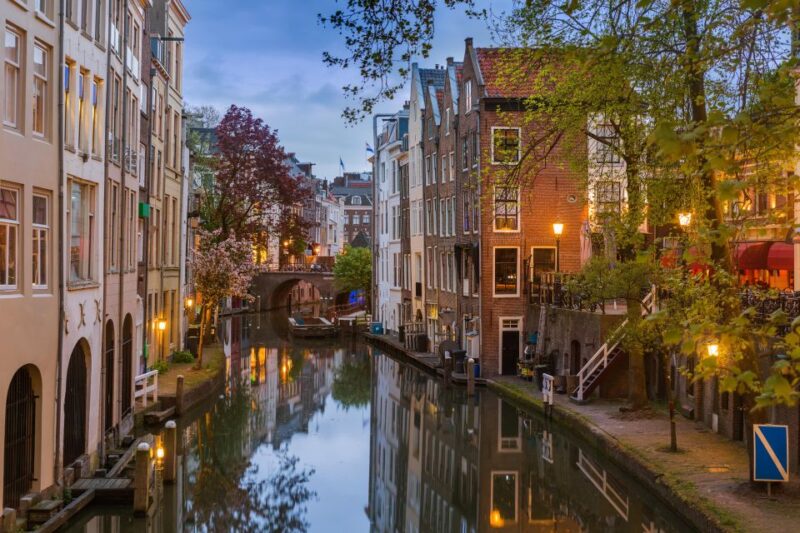 Utrecht: Walking Tour With Audio Guide on App - Cancellation and Discounts