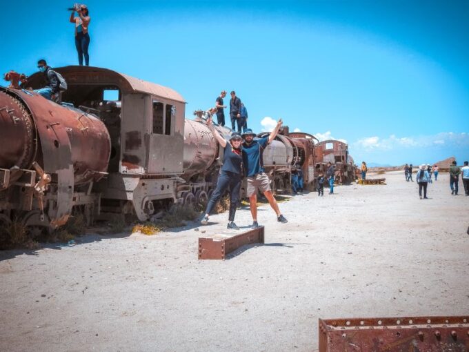 Uyuni: Isla Incahuasi & Uyuni Salt Flats Full-Day Jeep Tour - Memorable Landscapes