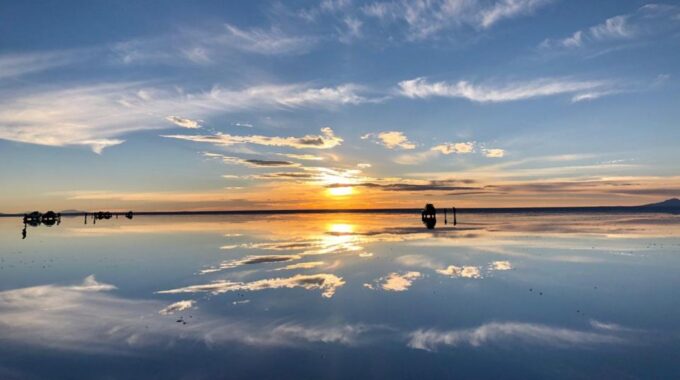 Uyuni: Night of Stars + Salt Hotel 3-Day | Guide in English - Mirror Effect in Rainy Season