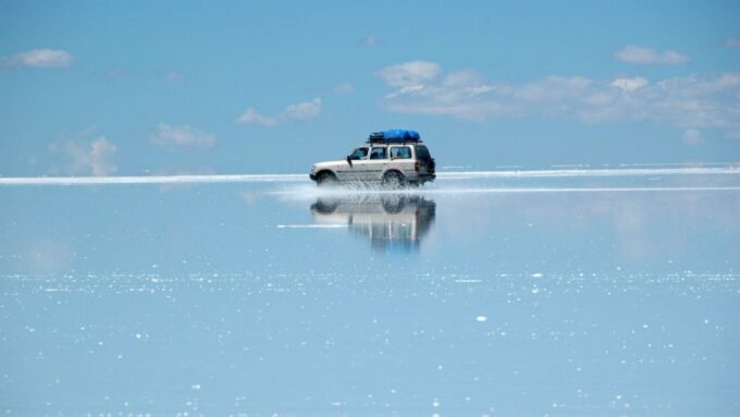 Uyuni: Salt Flats and Sunset Guided Tour With Lunch - Exploring Uyuni Salt Flats