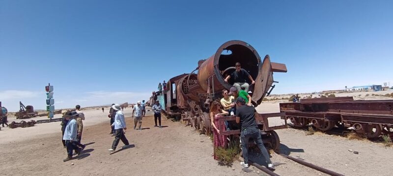 Uyuni Salt Flats: Full-Day Tour Private for 2 - Transportation and Group Size