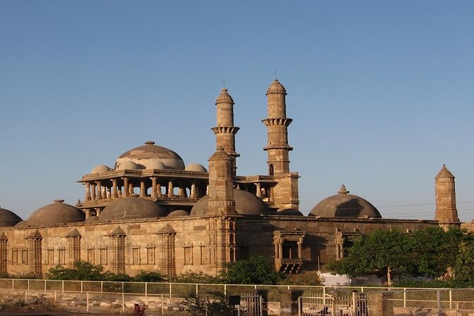 Vadodara Palace, Champaner & Pavagad Temple From Ahmedabad With Guide - Visiting Pavagadh Temple