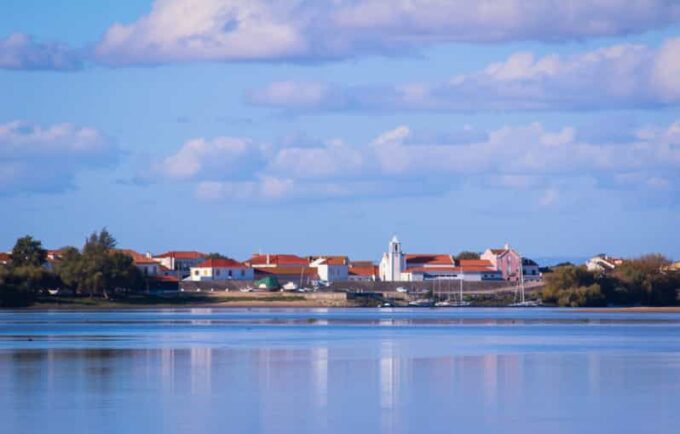 Valada: 1 Hour Boat Trip, Guided Tour - Meeting Point and Location