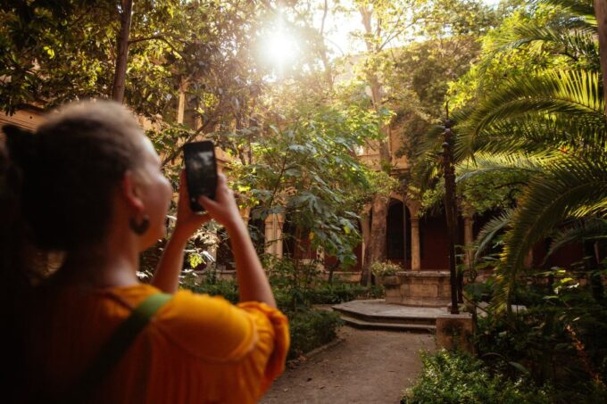 Valencia: 1.5-Hour Private Kick-Start Tour With a Local - Discovering Main Attractions