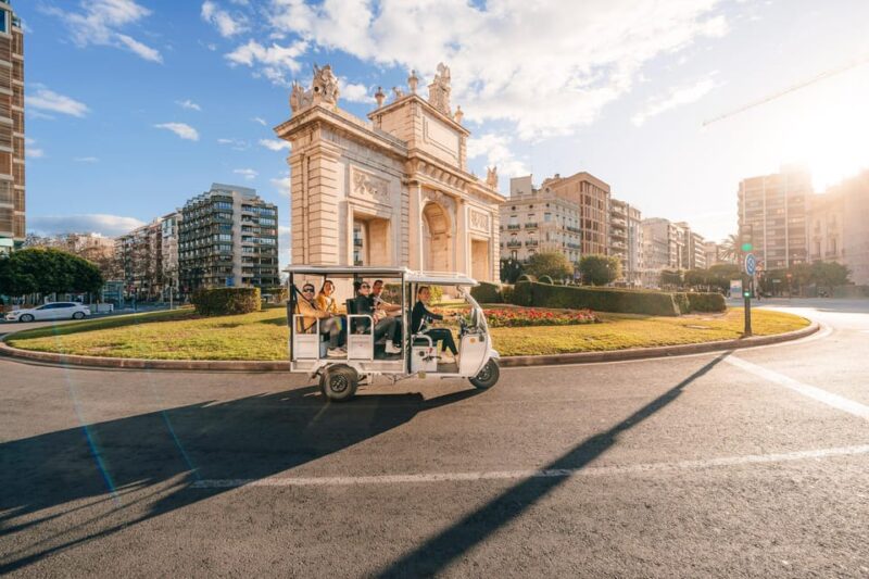 Valencia: 2-hour City Highlights Guided Tuk-Tuk Tour - Itinerary Highlights