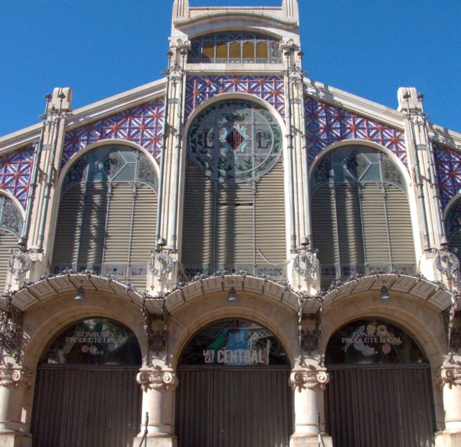 Valencia: Between Two Gates Self-Guided Smartphone Tour - Tour Features