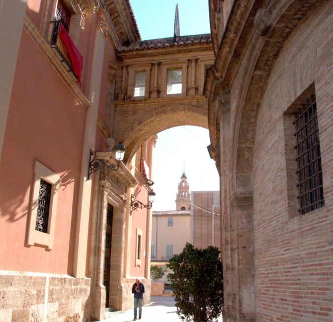 Valencia: Between Two Gates Self-Guided Smartphone Tour - Meet Your Tour Guide