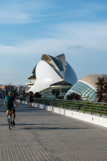 Valencia: Bike Tour of the Emblematic Sites of Valencia 25€ - Key Points