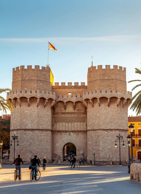 Valencia: Bike Tour of the Emblematic Sites of Valencia 25€ - Guided Exploration