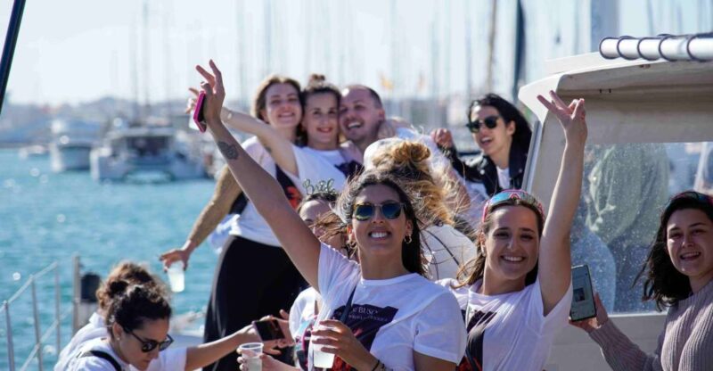 Valencia: Catamaran Party Boat - Inclusions