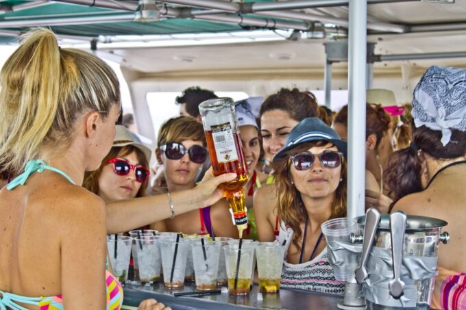 Valencia: Catamaran Party Boat - Ratings: Negatives