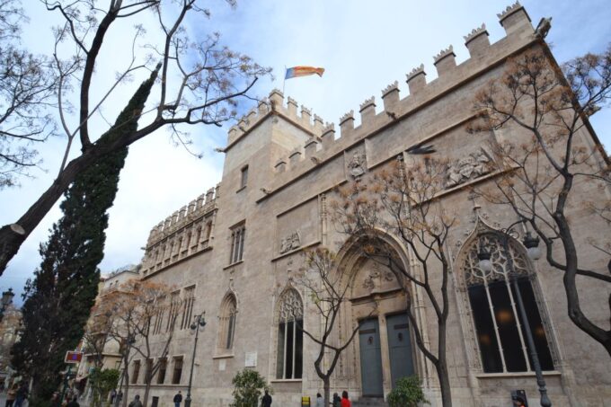 Valencia: Cathedral, St Nicholas, and Lonja De La Seda Tour - Tour Details