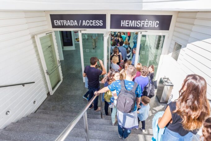 Valencia: City of Arts and Science 3D Movie at Hemisfèric - Accessibility and Seating Considerations