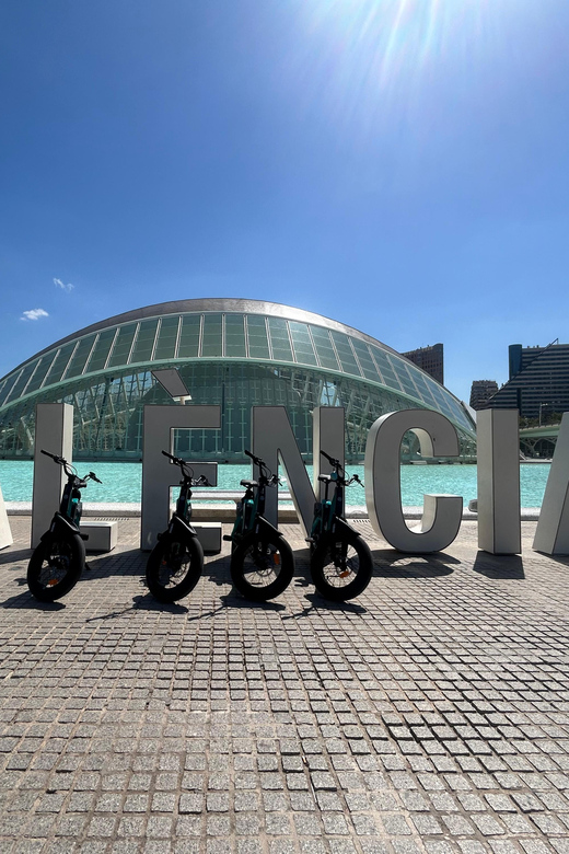 Valencia: Discover City Highlights on a Premium E-Bike - Architectural Marvel: City of Arts and Sciences