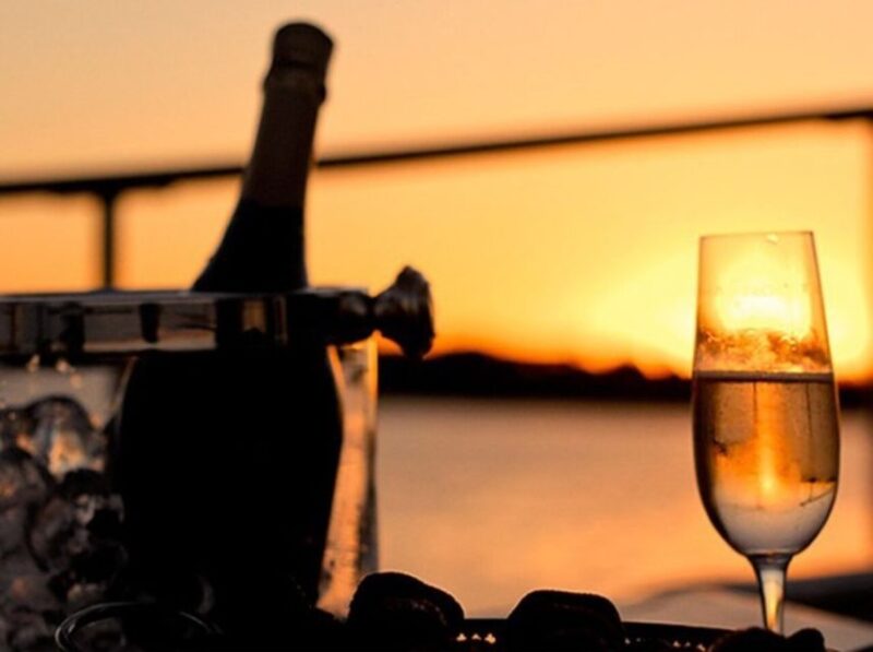 Valencia: Exclusive Sunset Cruise With Drink - Key Points