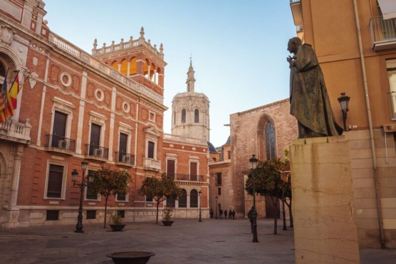 Valencia: Express Walk With a Local in 60 Minutes - Meeting Point and Location