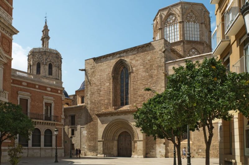 Valencia: First Discovery Walk and Reading Walking Tour - Key Points