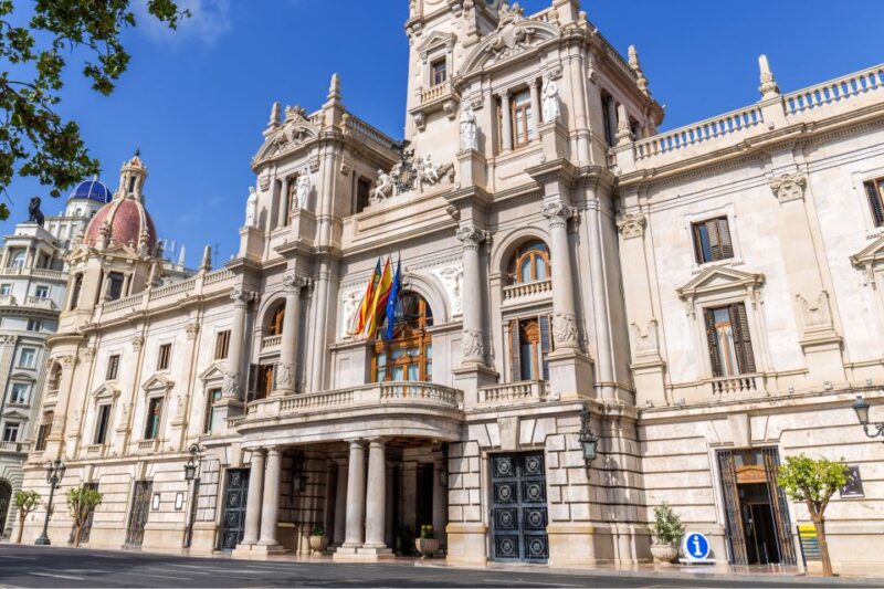 Valencia: First Discovery Walk and Reading Walking Tour - Itinerary Highlights