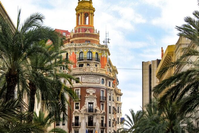Valencia: First Discovery Walk and Reading Walking Tour - Tour Duration and Pacing