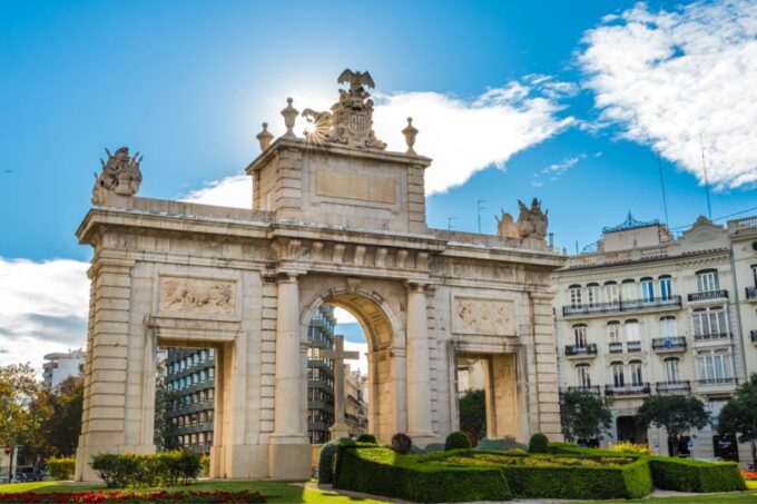 Valencia: First Discovery Walk and Reading Walking Tour - Booking and Logistics