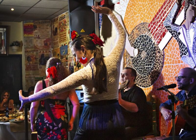 Valencia: Flamenco Dance Performance at Toro Y La Luna With Drinks or Dinner - Highlights of the Show