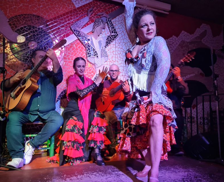 Valencia: Flamenco Dance Performance at Toro Y La Luna With Drinks or Dinner - Meeting Point