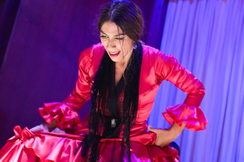 Valencia: Flamenco Show at La Linterna With Drink - Key Points
