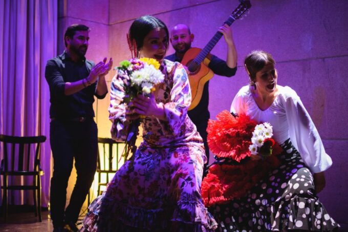 Valencia: Flamenco Show at La Linterna With Drink - Flamenco Show Experiences