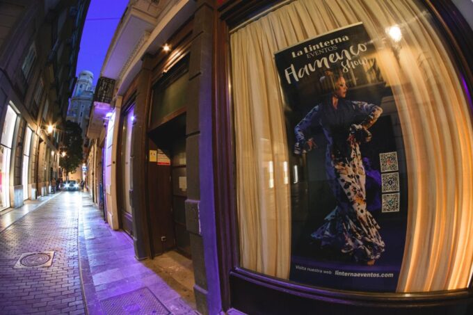 Valencia: Flamenco Show at La Linterna With Drink - Important Tips for Attendees