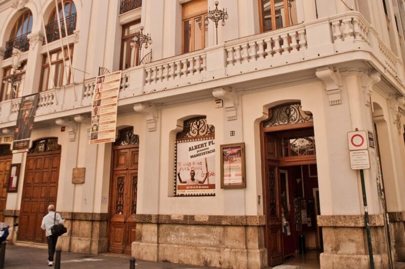 Valencia: Flamenco Show TEATRE TABLAO FLAMENCO in Teatro Talia - The Dance: Expressing Deep Emotions