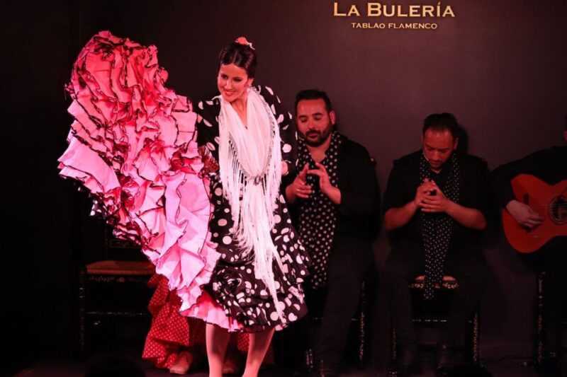 Valencia: Flamenco Show With Dinner at La Buleríia - Key Points