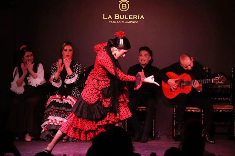 Valencia: Flamenco Show With Dinner at La Buleríia - Dining Experience