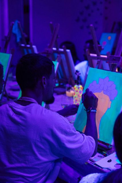 Valencia: Fluorescent Painting Workshop and Wine - Booking Information