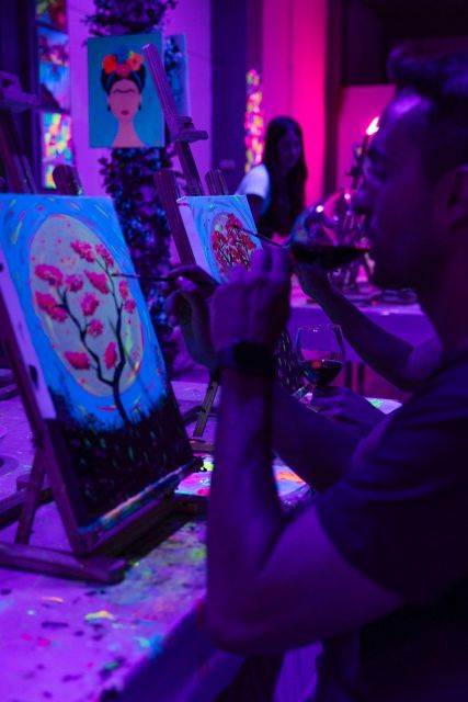 Valencia: Fluorescent Painting Workshop and Wine - Participant Guidelines