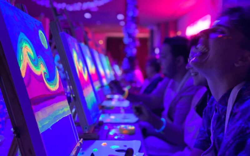 Valencia: Fluorescent Painting Workshop and Wine - About the Instructor