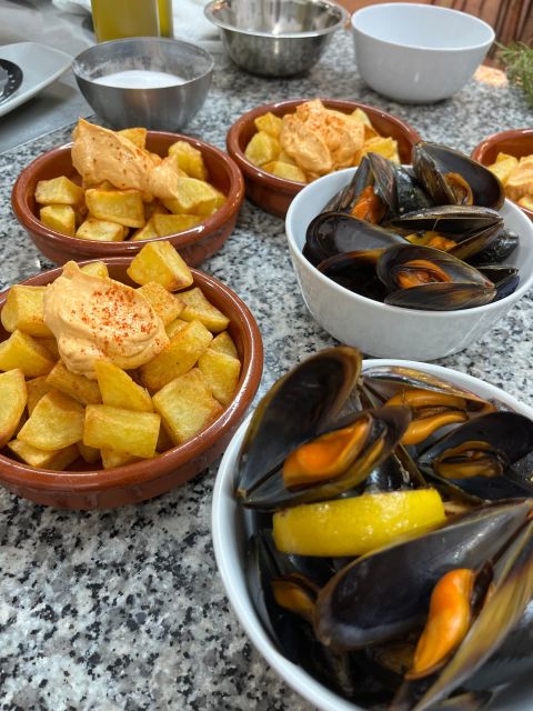 Valencia: Guided Paella Workshop, Tapas, and Drinks - Paella Making Tips