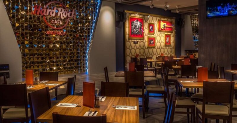 Valencia: Hard Rock Cafe Entrance With Lunch or Dinner - Key Points