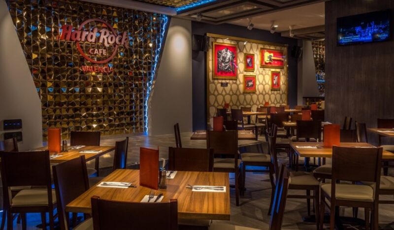 Valencia: Hard Rock Cafe Entrance With Lunch or Dinner - Venue Highlights