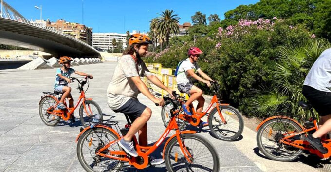 Valencia: Highlights 2.5-Hour City Tour by E-Bike With Guide - Customer Feedback and Ratings