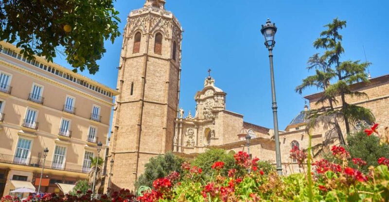 Valencia: Historic Center Audio-Guided Tour With Earphones - Experience Highlights